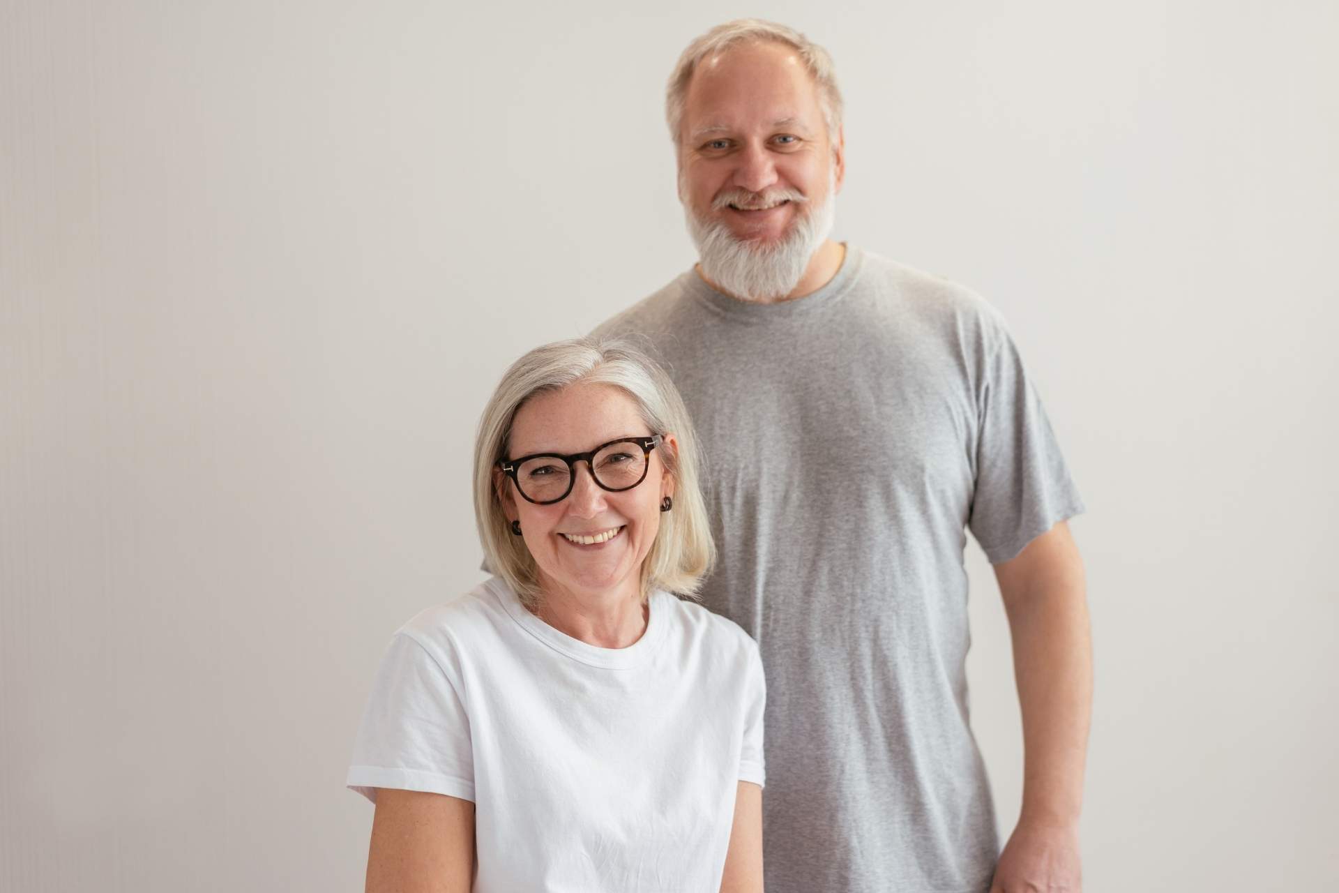 Faut-il continuer les injections d’acide hyaluronique après 50 ans ? Le point avec des experts